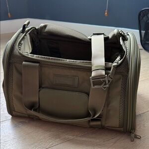 Dagne Dover large pet carrier
